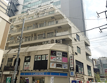 1Fのローソンが目印